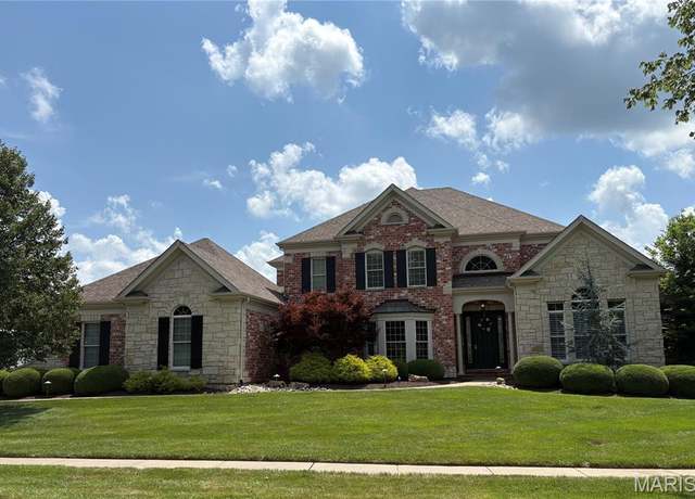 Property at 1126 Greystone Manor Pkwy, Chesterfield, MO 63005, 5 beds, 4.5 baths