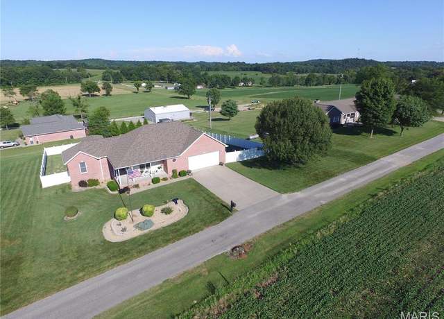 Property at 131 Stone Creek Dr, Cape Girardeau, MO 63701, 3 beds, 3 baths