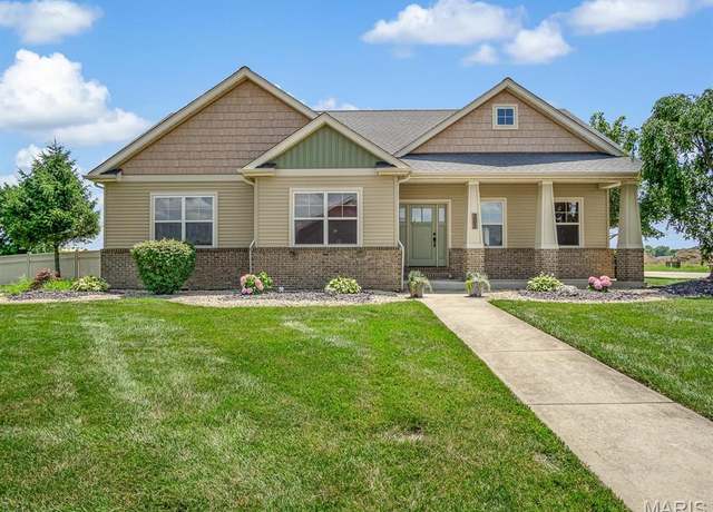 Property at 301 Mcclelland Dr, Troy, IL 62294, 5 beds, 3 baths