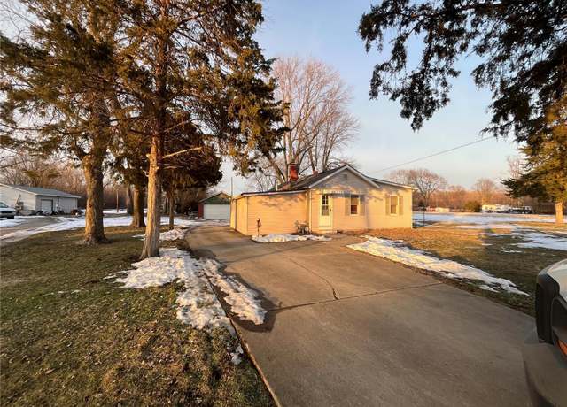 Property at 5267 Chain Of Rocks Rd, Edwardsville, IL 62025, 2 beds, 1 bath