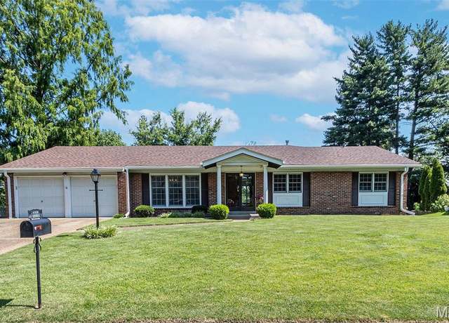 Property at 818 Montmartre Ct, Creve Coeur, MO 63141, 4 beds, 2.5 baths
