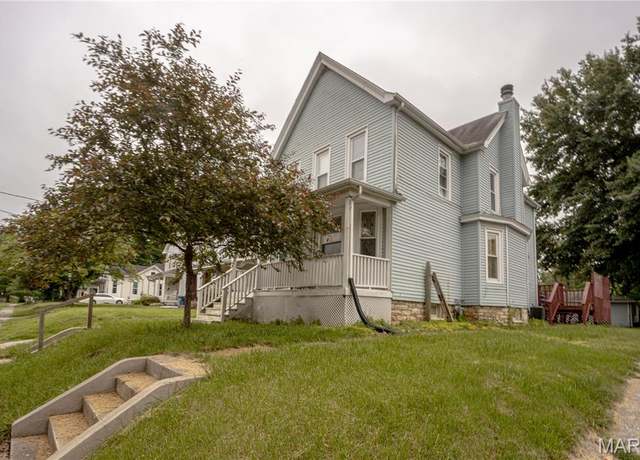 Property at 2441 Sanford Ave, Alton, IL 62002, 3 beds, 2 baths