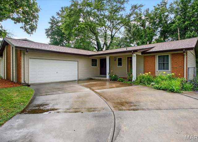 Property at 809 Longview Dr, St Charles, MO 63301, 3 beds, 2 baths