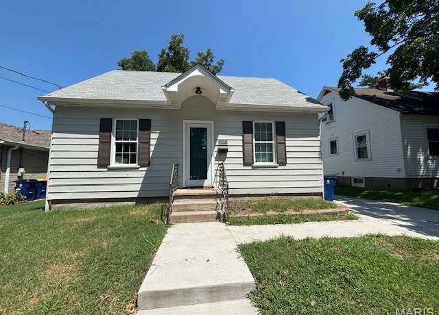 Property at 1221 W 7th St, Washington, MO 63090, 4 beds, 2 baths