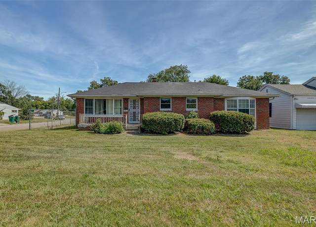 Property at 6801 Lake Dr, East St Louis, IL 62203, 3 beds, 3 baths