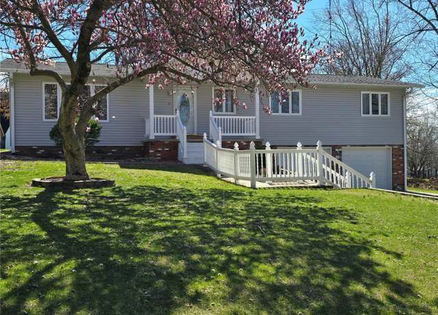 Property at 630 W Kinkead Rd, Hillsboro, IL 62049, 3 beds, 2 baths