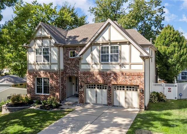 Property at 241 Reedway Ln, Kirkwood, MO 63122, 5 beds, 4.5 baths