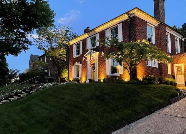 Property at 7214 Northmoor Dr, St Louis, MO 63105, 4 beds, 2.5 baths