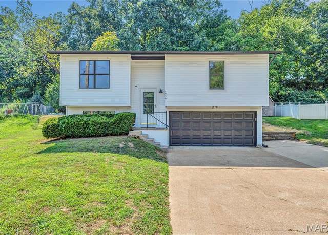 Property at 1930 Chippendale Ln, Imperial, MO 63052, 3 beds, 2 baths