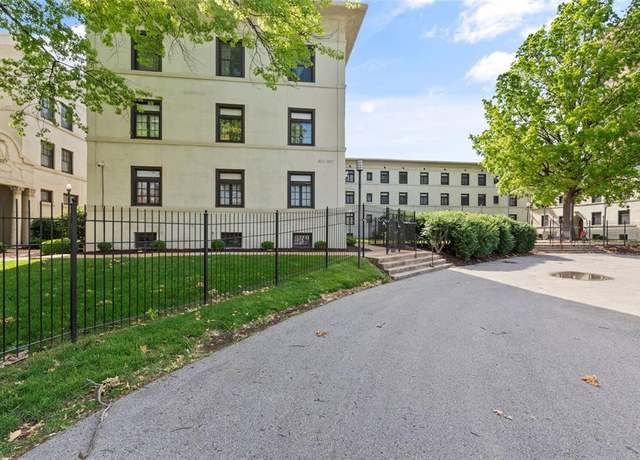 Property at 603 Westgate Ave Unit 603E, St Louis, MO 63130, 2 beds, 2.5 baths