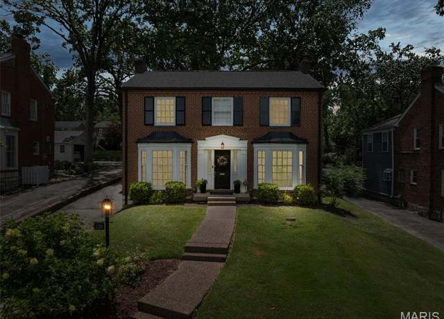 Property at 120 Roseacre Ln, Webster Groves, MO 63119, 3 beds, 2.5 baths