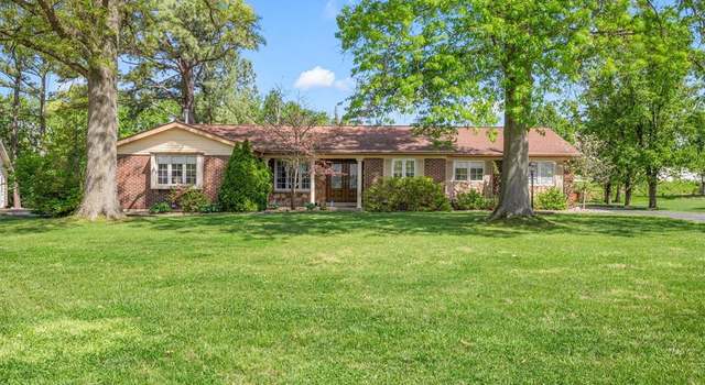 Photo of 11608 Rossmoor Ln, St Louis, MO 63128