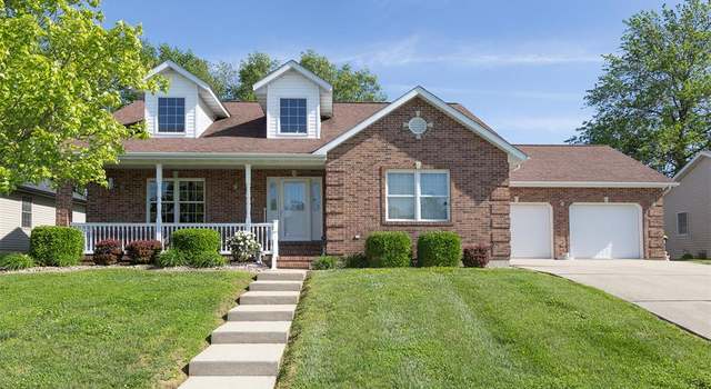 Photo of 631 Wayne St, Carlyle, IL 62231