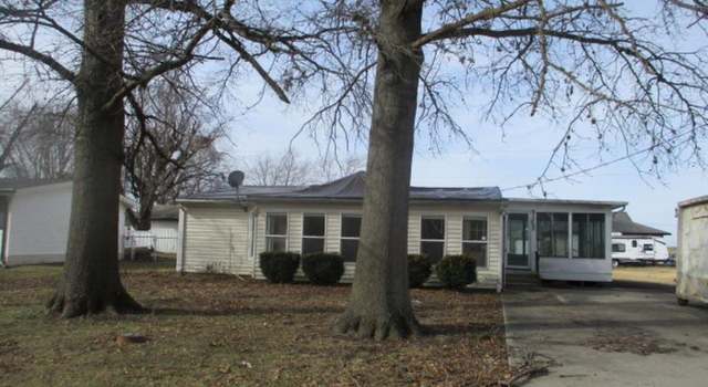 Photo of 2208 S 5th St, Mascoutah, IL 62258