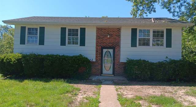 Photo of 302 Kronos Dr, De Soto, MO 63020