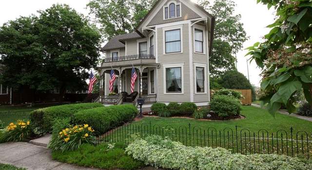 Photo of 302 N Main St, St Elmo, IL 62458