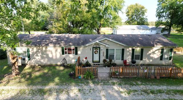 Photo of 314 N Maple St, Irving, IL 62051