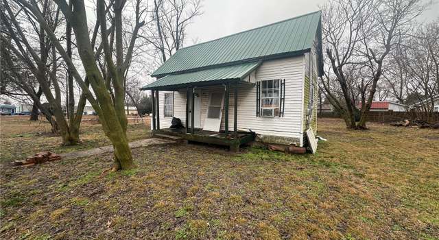 Photo of 413 S Drake St, Bernie, MO 63822
