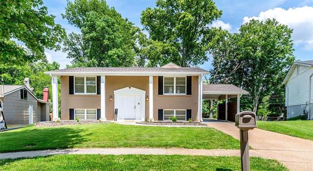 Photo of 2402 Wescreek Dr, Maryland Heights, MO 63043