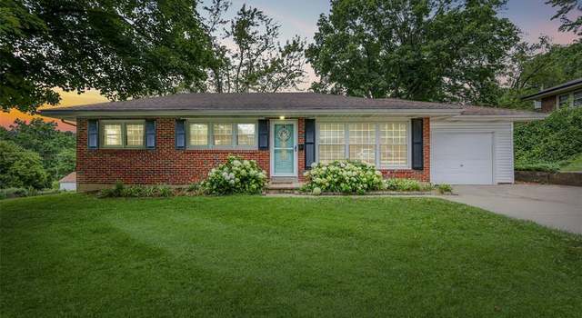 Photo of 1001 Hillcrest Pl, St Charles, MO 63301