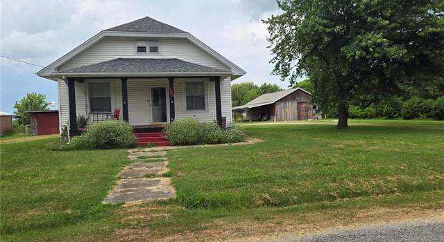 Photo of 161 W Locust St, Hoyleton, IL 62803