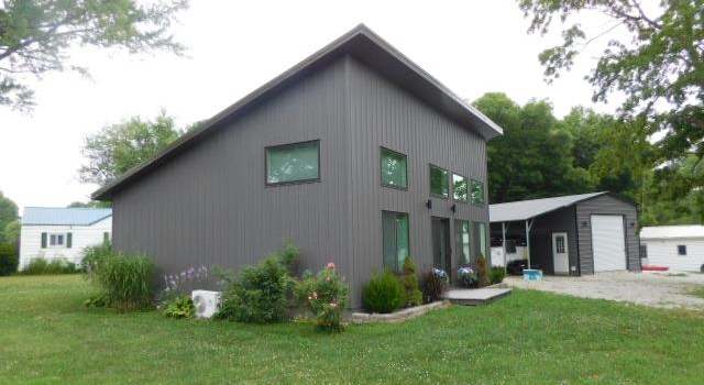 Photo of 203 E 5th St, Kinmundy, IL 62854