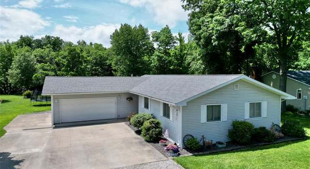 Photo of 306 Lakewood Dr, Hillsboro, IL 62049
