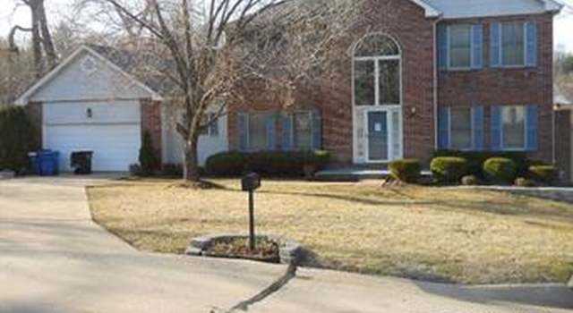 Photo of 815 Chateau Crst, St Louis, MO 63135