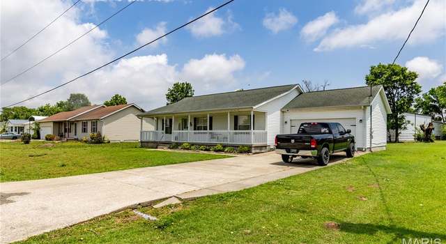 Photo of 108 Karen St, Sikeston, MO 63801