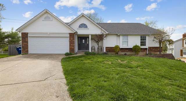 Photo of 2 Coventry Ct, St Charles, MO 63304