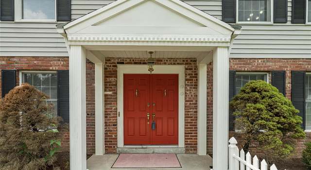 Photo of 15556 Country Ridge Dr, Chesterfield, MO 63017