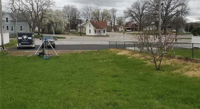 Photo of 523 N Jackson St, Belleville, IL 62221
