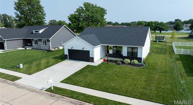 Photo of 1034 Wolf Creek Ct, Staunton, IL 62088