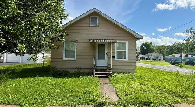 Photo of 802 E Main St, Christopher, IL 62822