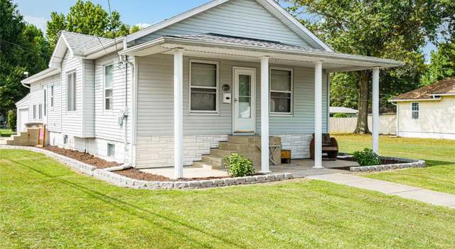 Photo of 302 Harrington St, Carlinville, IL 62626