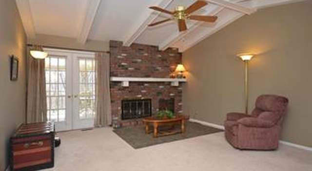Photo of 10 Raintree Dr, St Peters, MO 63376