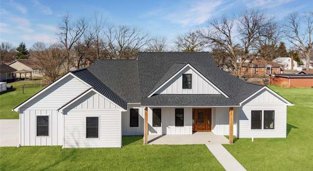 Photo of 115 S Taylor St, Red Bud, IL 62278