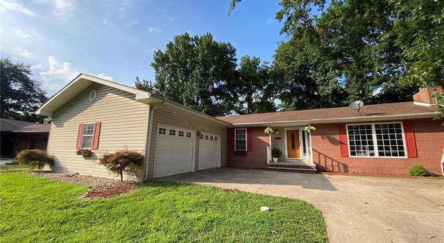 Photo of 602 E Airwood Dr, East Alton, IL 62024