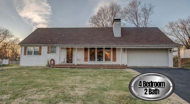 Photo of 33 Dover Dr, Belleville, IL 62223