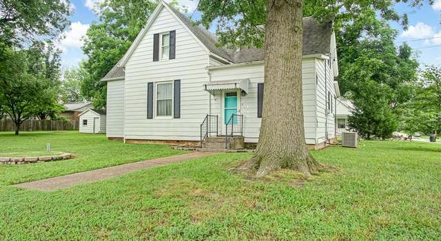 Photo of 100 N Jackson St, New Athens, IL 62264
