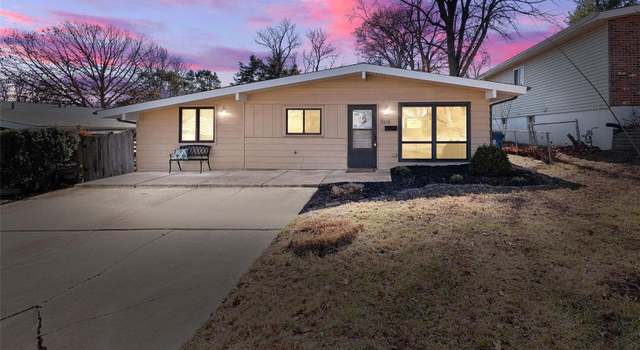Photo of 308 Saint Lawrence Dr, Ballwin, MO 63021