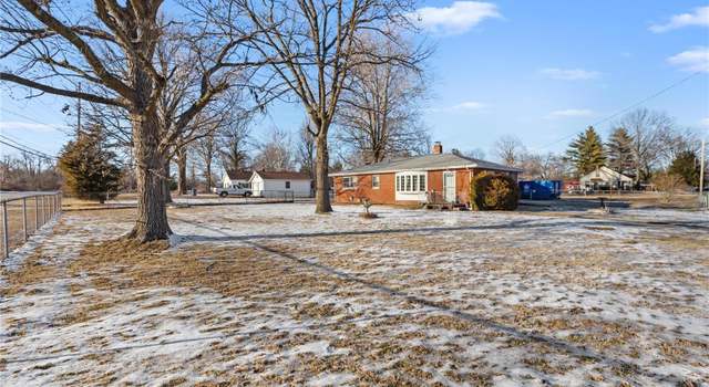 Photo of 102 Archer Dr, Godfrey, IL 62035