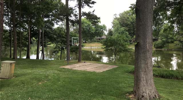 Photo of 92 W Lake Dr, Troy, IL 62294
