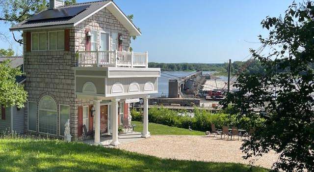 Photo of 412 N 2nd St, Clarksville, MO 63336