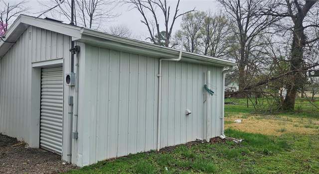 Photo of 424 W Poplar St, Duquoin, IL 62832