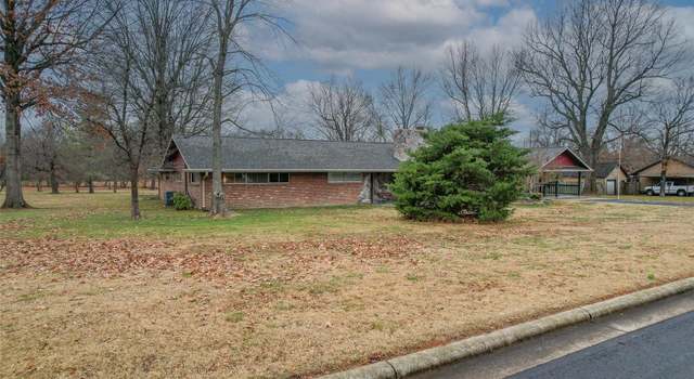 Photo of 180 Fairfax Dr, Lebanon, MO 65536