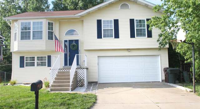 Photo of 832 Estes Park Dr, St Peters, MO 63376