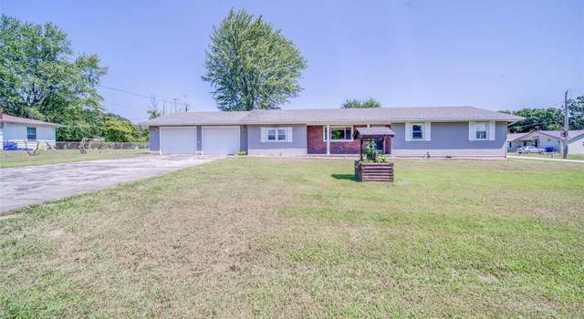 Photo of 800 W Glee St, Dixon, MO 65459