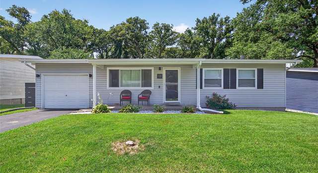 Photo of 12 Becky Thatcher Dr, St Charles, MO 63303