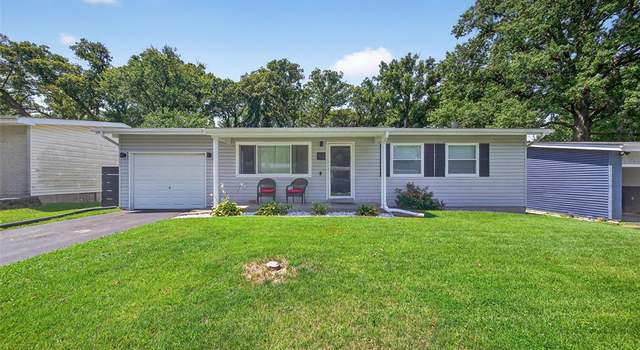 Photo of 12 Becky Thatcher Dr, St Charles, MO 63303